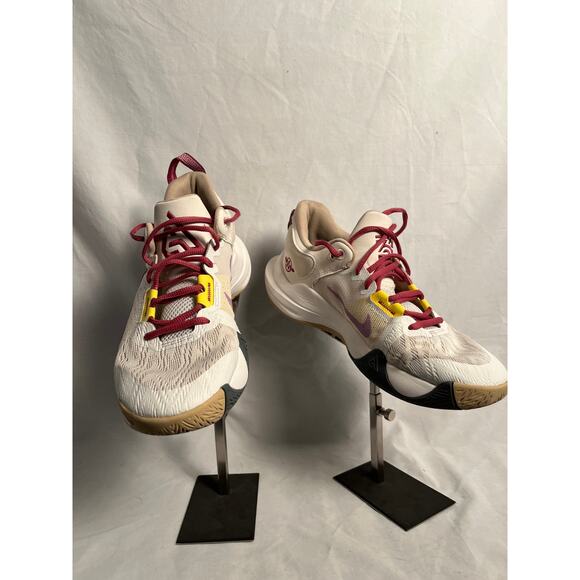 nike size 8 womens basketball shoes